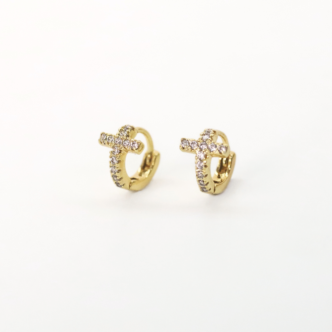 argollas de cruz con diamantes
