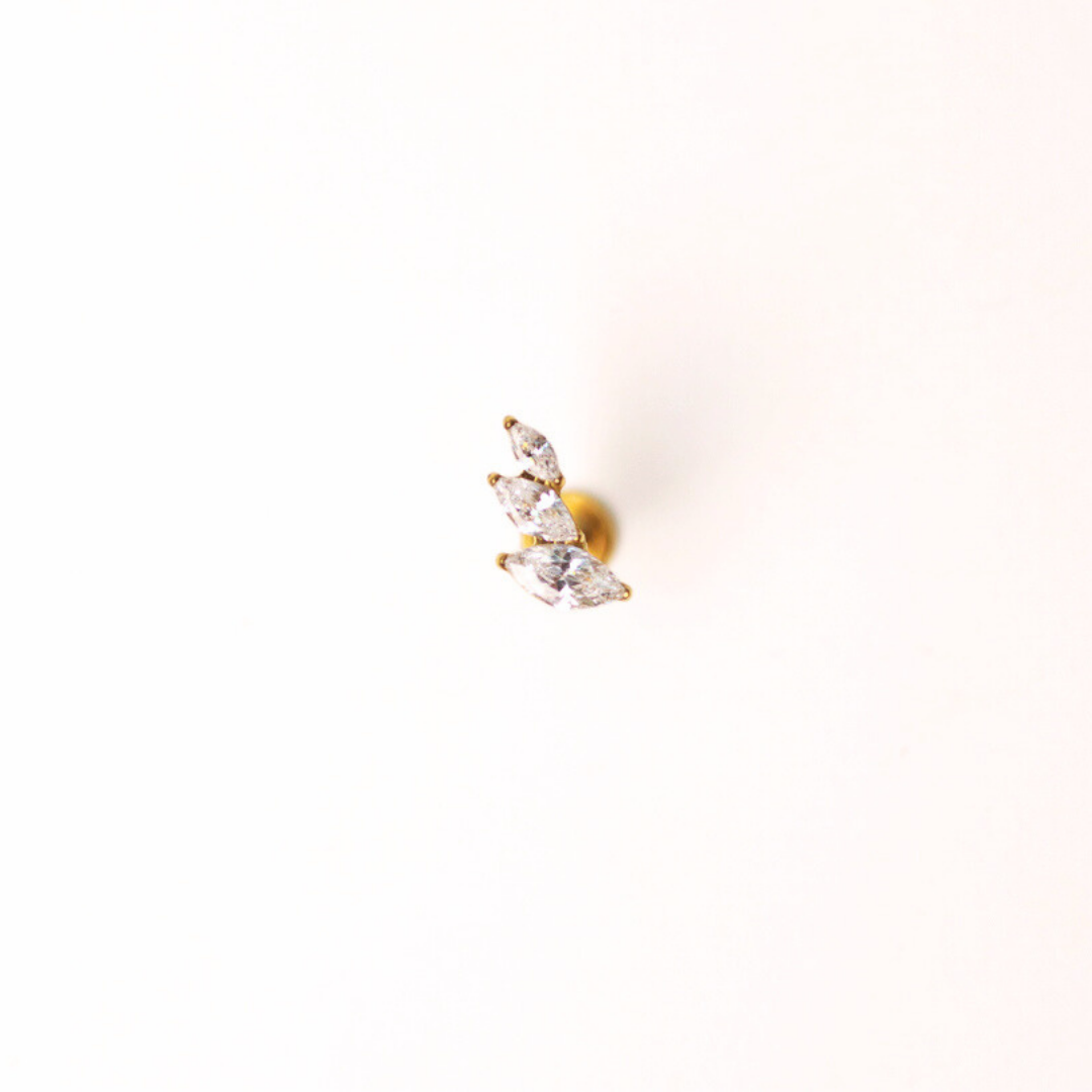 piercing con diamantes para la oreja