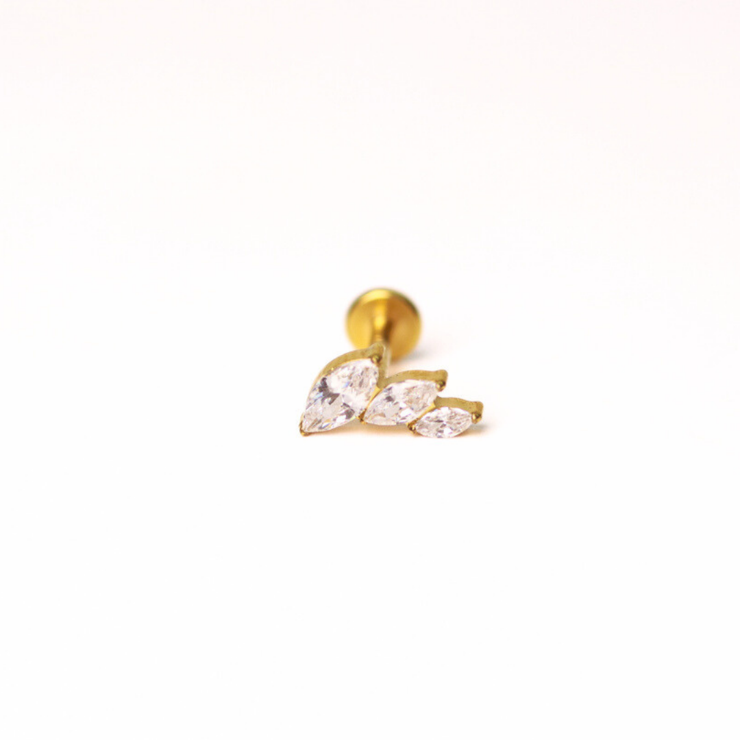 piercing con diamantes para la oreja
