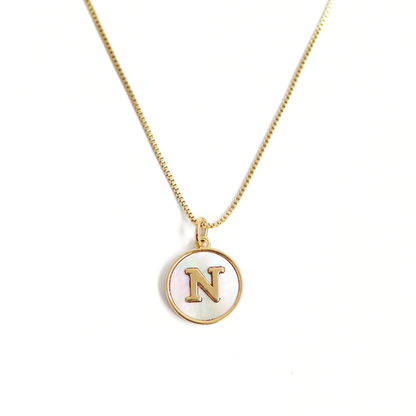 Collar nacar con inicial