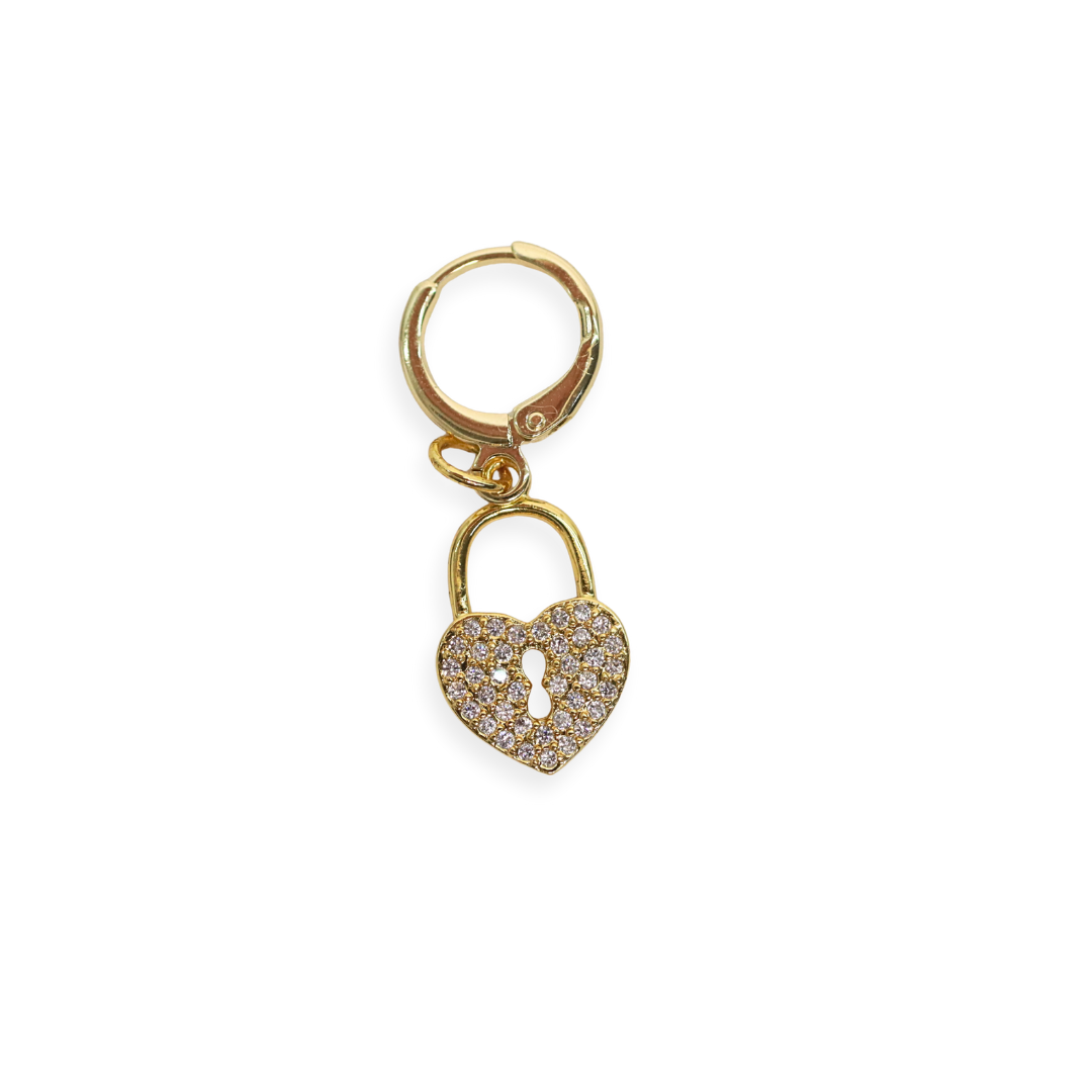 charm en tendencia en forma de candado