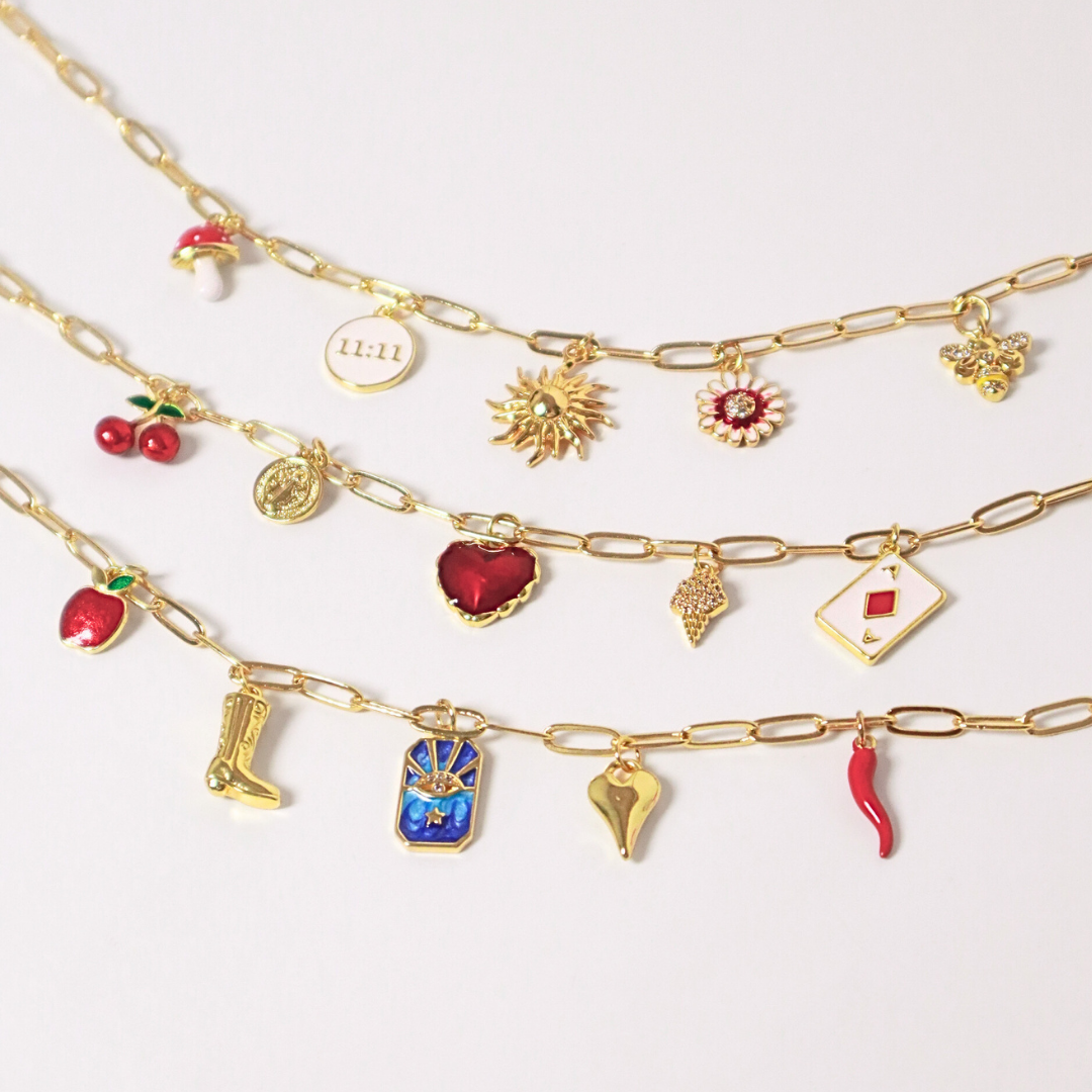 collar con charms en tendencia