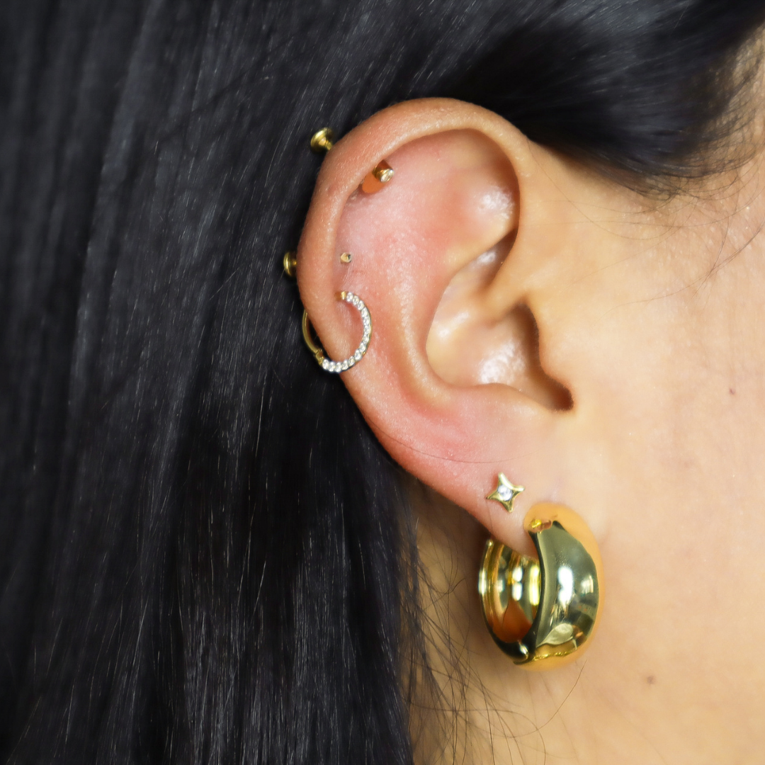 piercing dorado de aro