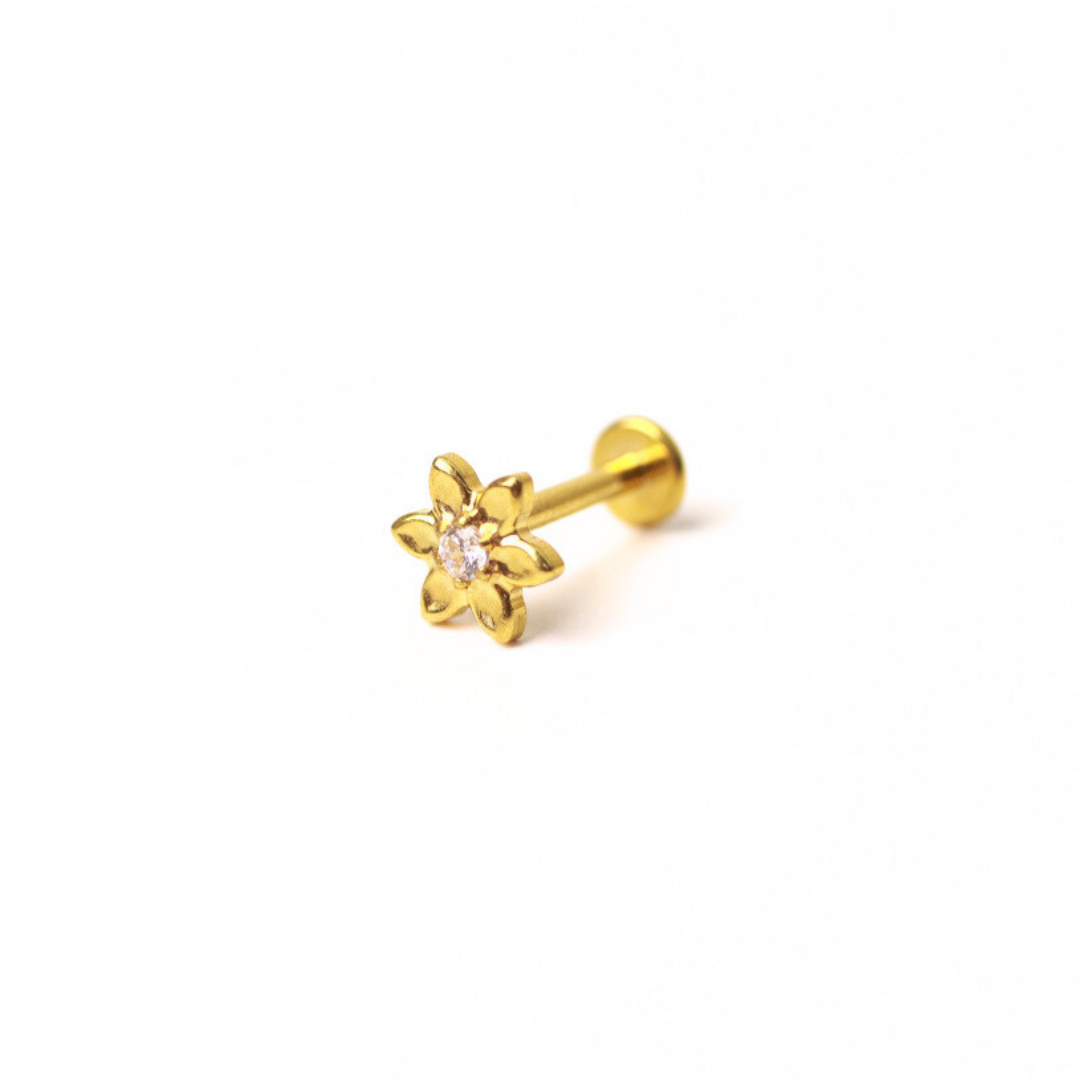 piercing de flor para la oreja